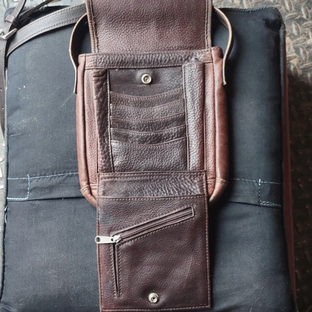 Small Crossbody Purse - Picture 4 of 9